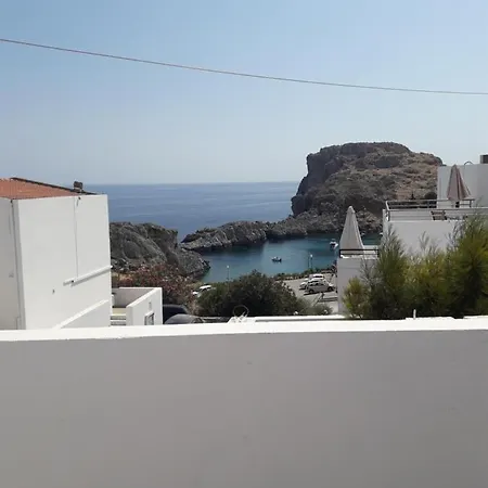 Daire Philippos & *